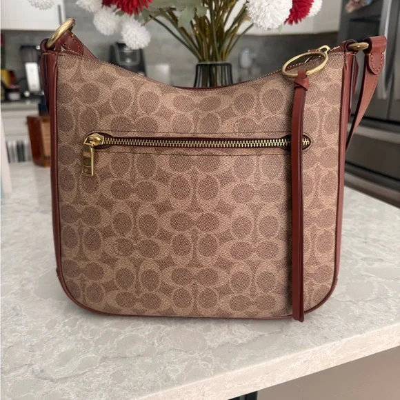 Coach Chaise Crossbody in Signature Canvas - Picture 2 of 4